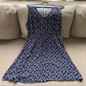 COPY - Old navy, V neck Navy blue dress with white floral design XL